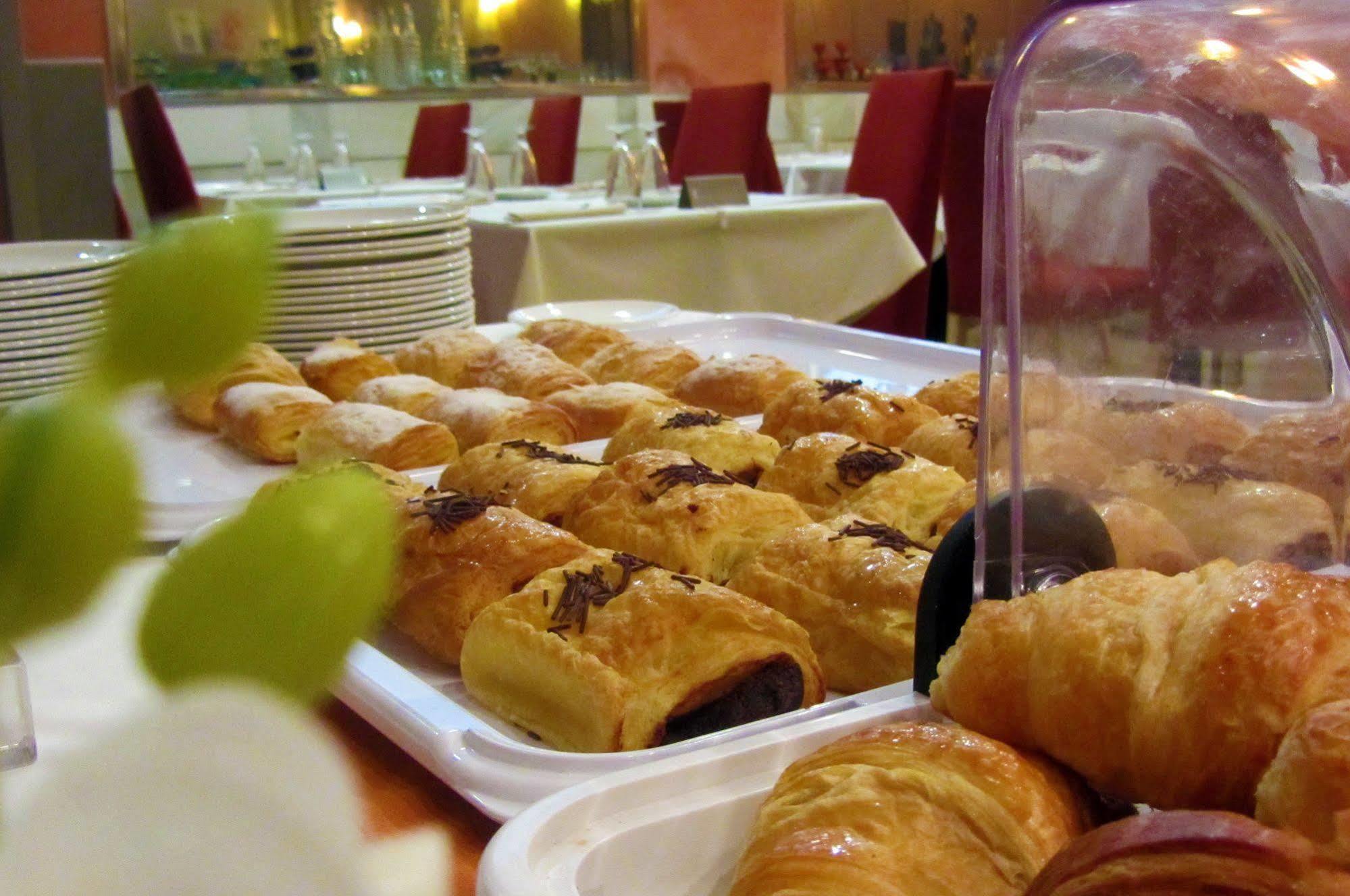 Hotel Rambla Figueres Екстериор снимка